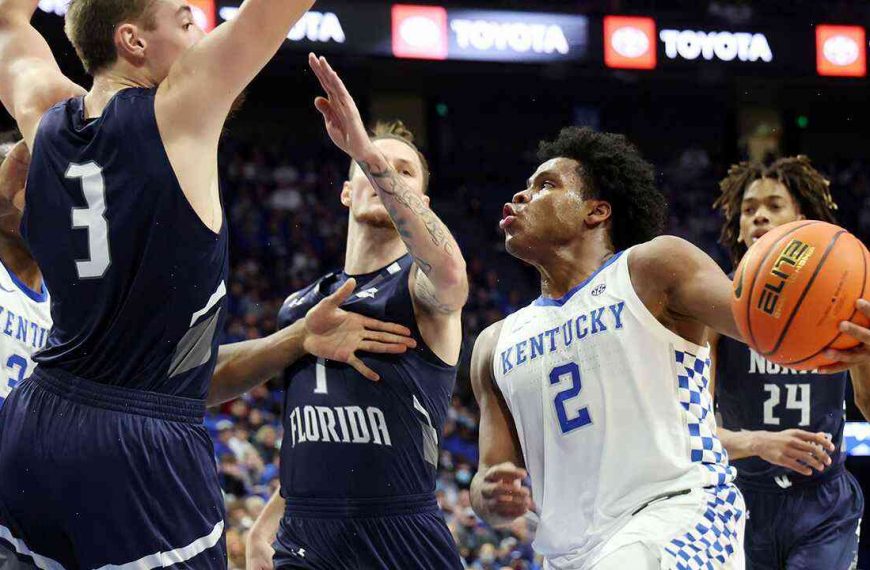 UK walks all over North Florida as Wildcats roll to 85-50 win